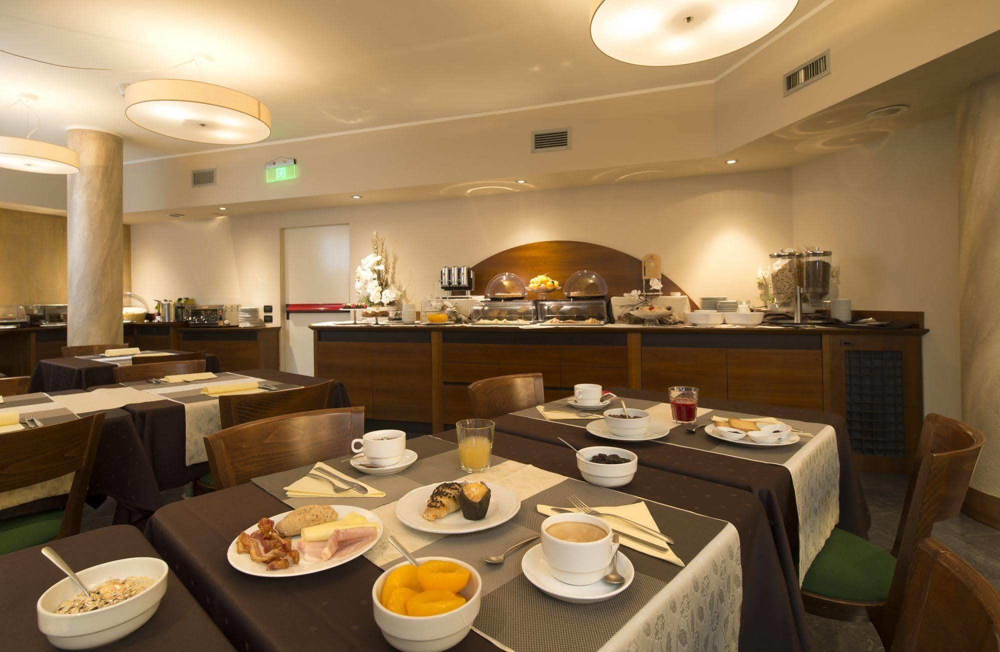 Hotel Bb Smarthotel Re Milano Nord 4*